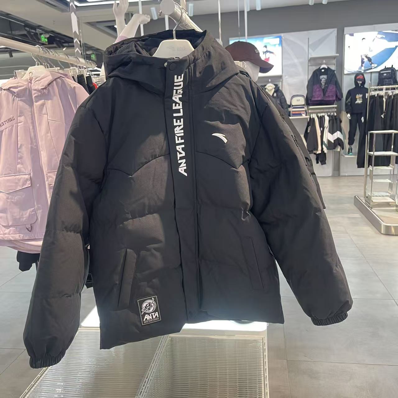 安踏2025冬男大童连帽运动羽绒服