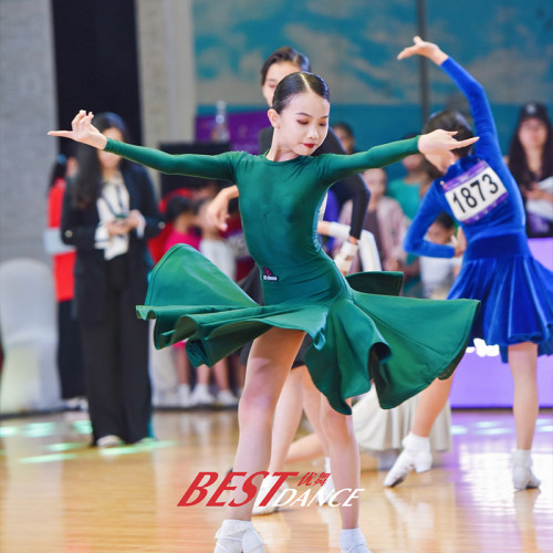 星辰舞服拉丁规定女童吸睛