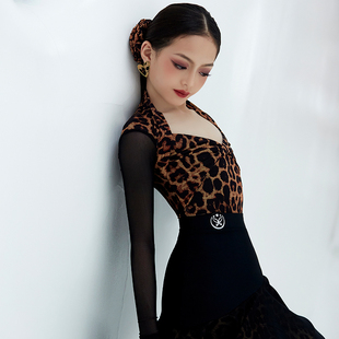 星辰舞服拉丁舞女儿童成人新款花纹色网纱袖朦胧美显白双拼裙吸睛