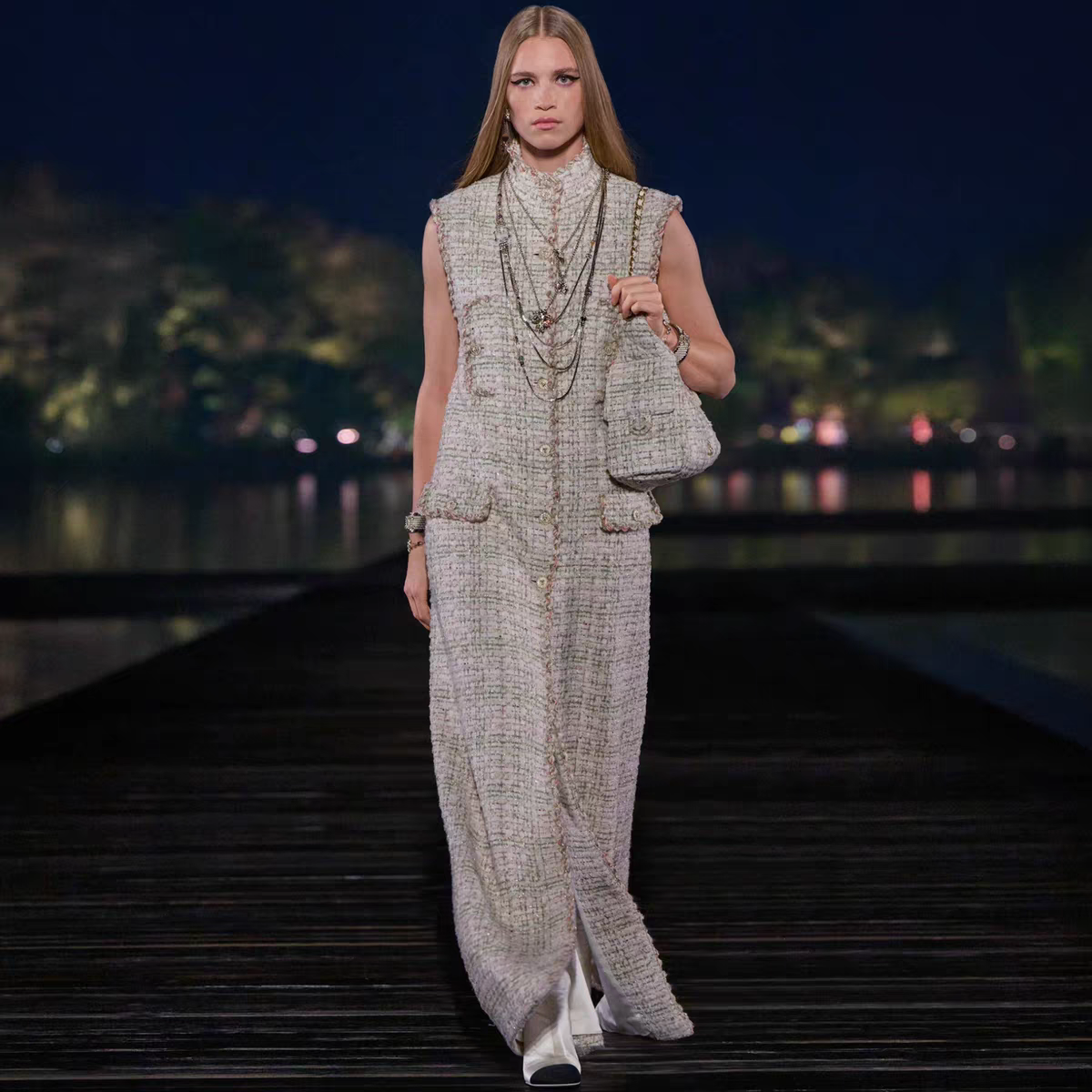 25A秋冬新款白色无袖立领单排扣