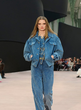 飞艇巡航明星同款25K秋冬蓝色灯芯绒竖条纹翻领通勤小香风套装