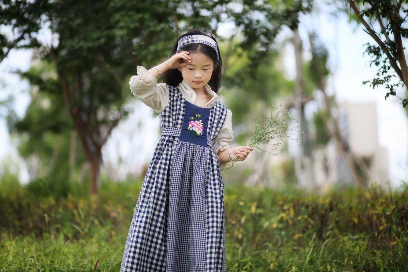 复古唯美苏格兰田园风棉麻格子拼接长袖秋季刺绣连衣裙森系送头巾