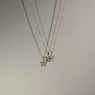 Cute luck气质女生项链金色花朵吊坠小巧百搭通勤细蛇链锁骨链条
