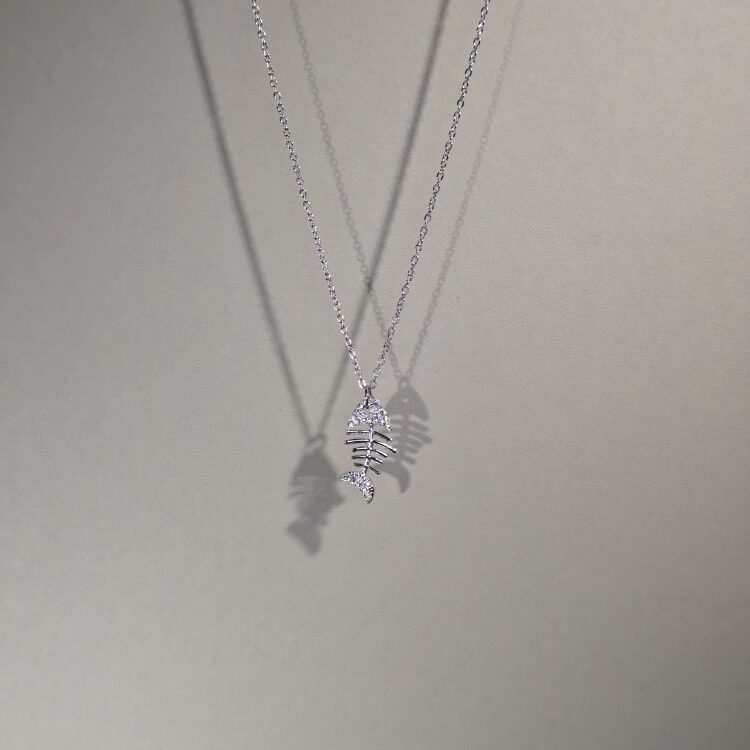 Cute luck女生项链鱼骨头吊坠时尚小众精致高级锁骨链配饰礼物