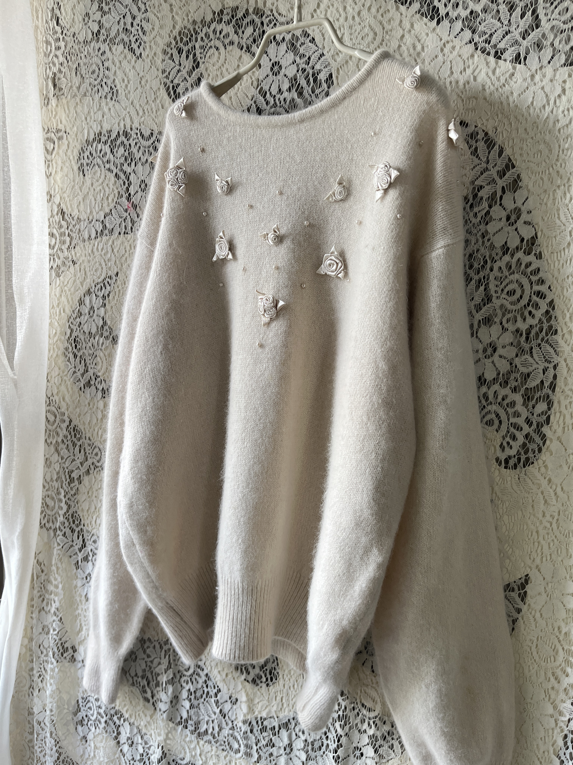 新品长袖兔毛毛衣款式一重工羽毛圆领套头轻奢宽松百搭小立体碎花