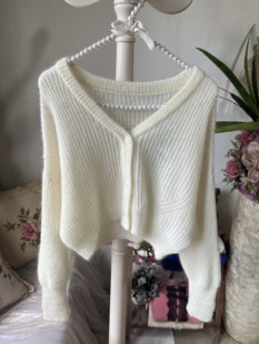 纯白色V领长袖单排扣针织衫马海毛极简风大蝙蝠短款开衫长毛毛衣