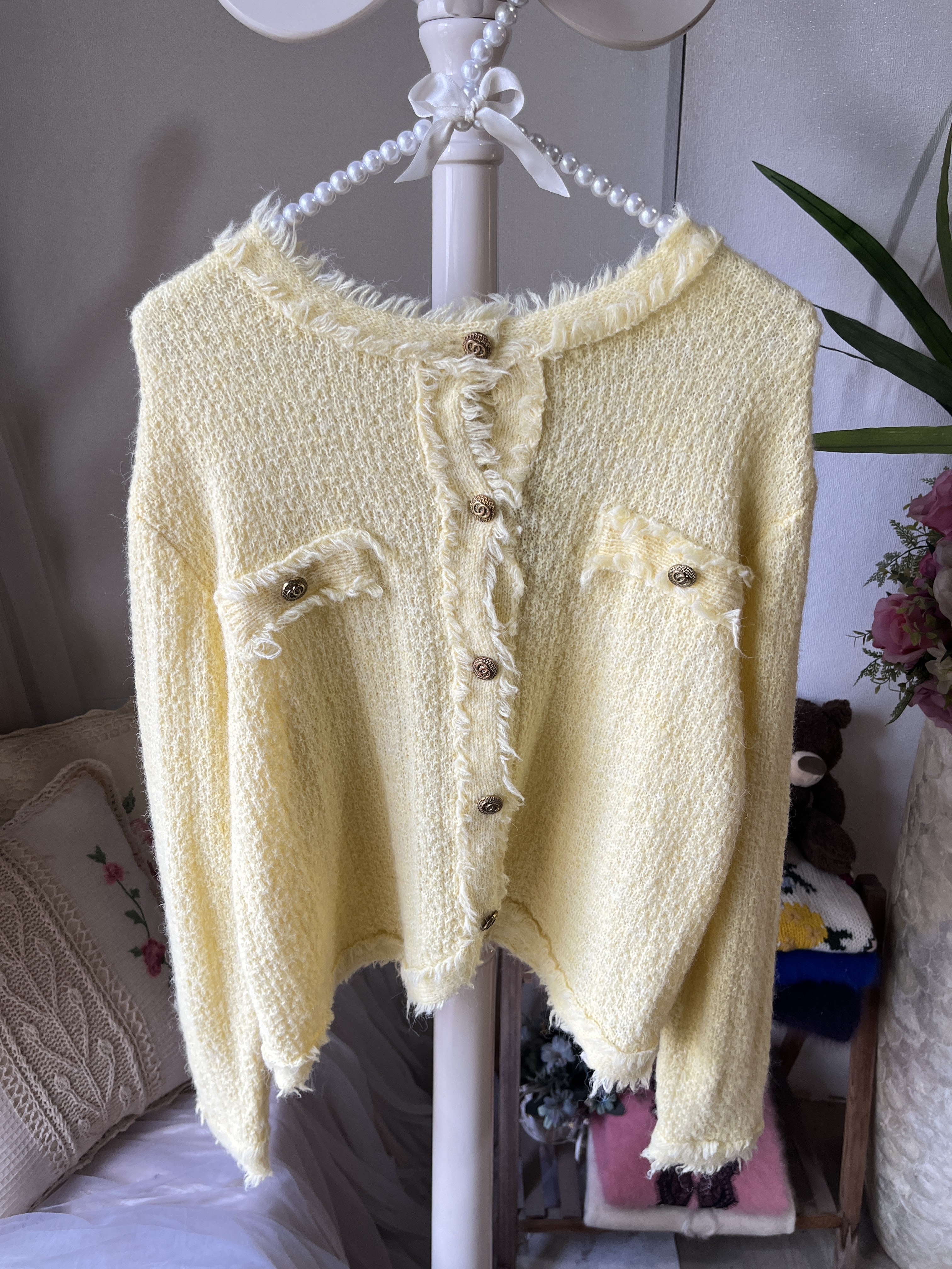 淡黄色小香风金扣均码甜美气质开衫小外套羊毛毛衣