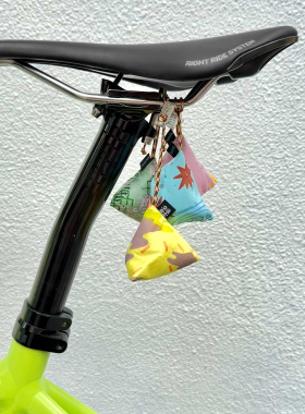 StudioPills原创-丝网印手工反光香囊挂饰香袋三角中药味创意礼物