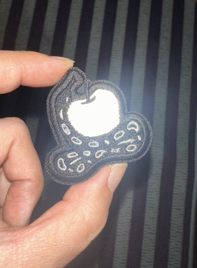 StudioPills-蛇原创限量苹果刺绣反光布贴装饰衣服创意可爱补丁贴