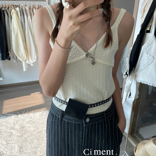 ciment 细腻品质感拧花米白色羊毛吊带背心