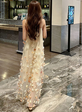 吊带连衣裙女2026新款修身显瘦性感女夏超仙气质长裙