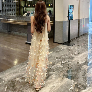 吊带连衣裙女2026新款修身显瘦性感女夏超仙气质长裙