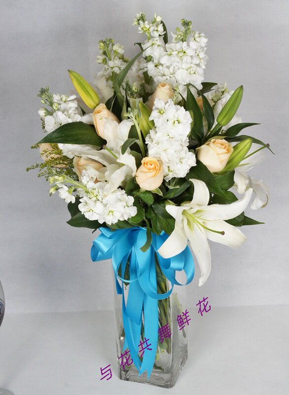 厦门同城白色香水百合鲜花速递