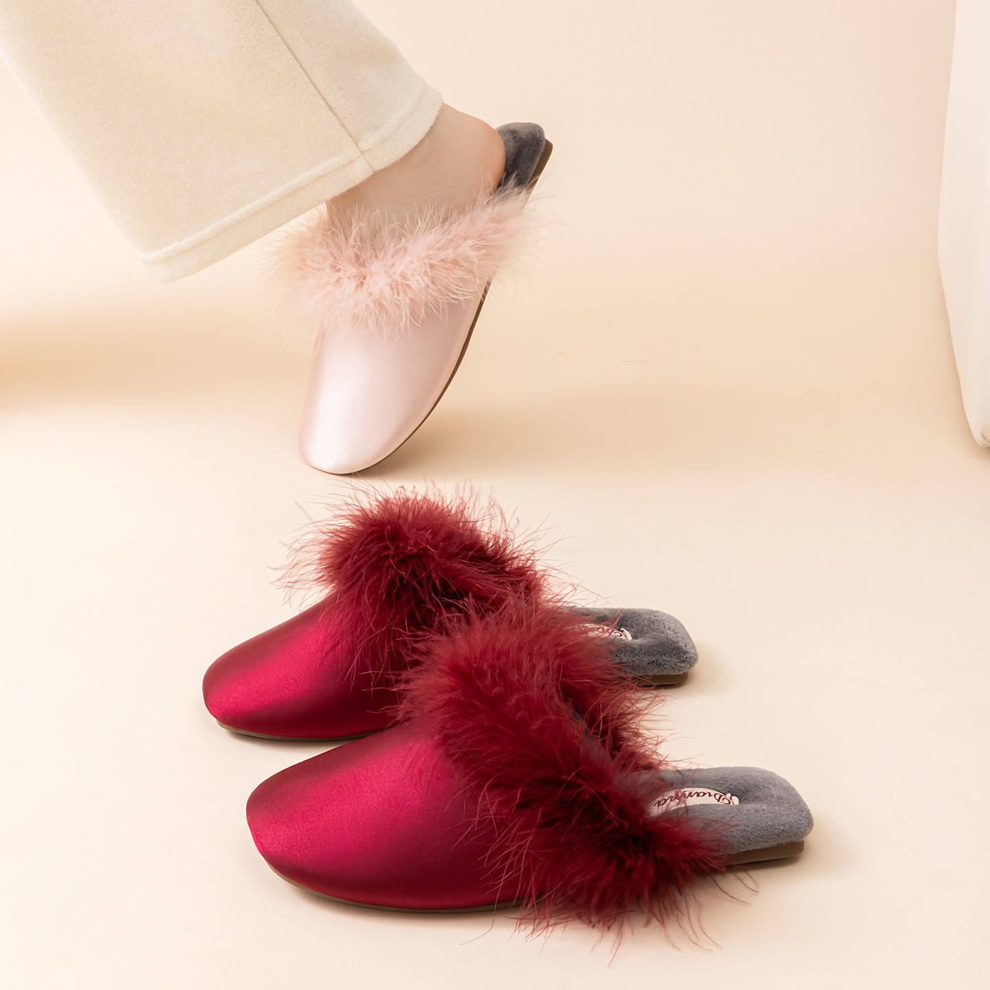 高级感鸵鸟毛法式缎面新娘伴娘居家室内晨袍防滑包头家用棉拖鞋女