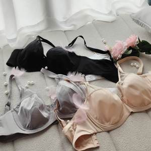 桑扶兰正品无痕光面大胸显小上托下垂大码内衣薄夏
