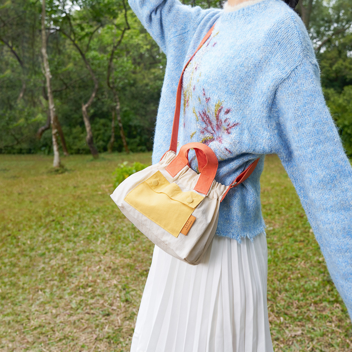 莱夫牛津帆布斜挎包休闲轻便2025新款女士外出旅游登山包手机小包