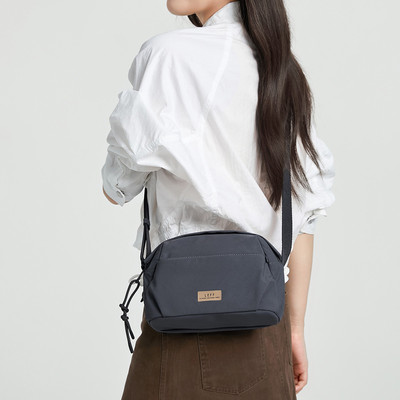 莱夫休闲斜挎包单肩包轻便大容量