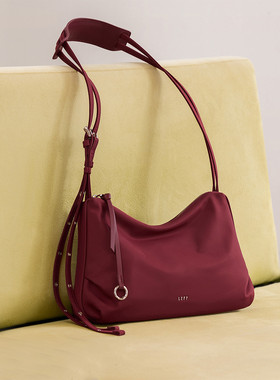 莱夫双褶hobo包女2025新款通勤单肩包轻便尼龙斜挎包帆布红色包包