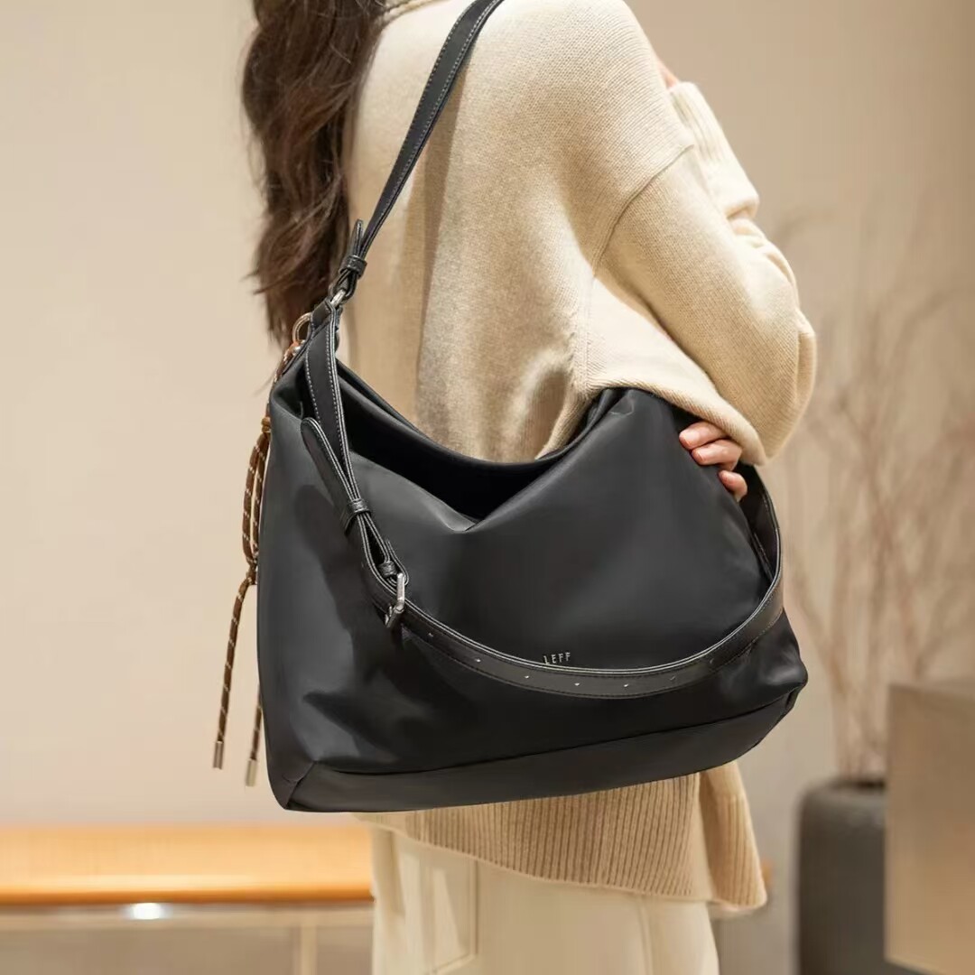 莱夫遛娃包斜挎妈咪包女2026新款大容量帆布包电脑包百搭通勤包