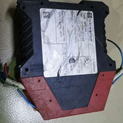 安全继电器XPSAK311144。XPSAX5120。-议价；