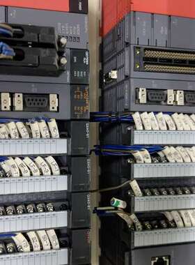 设备三菱Q系列PLC，一套包括Q61P 1个 Q02HC