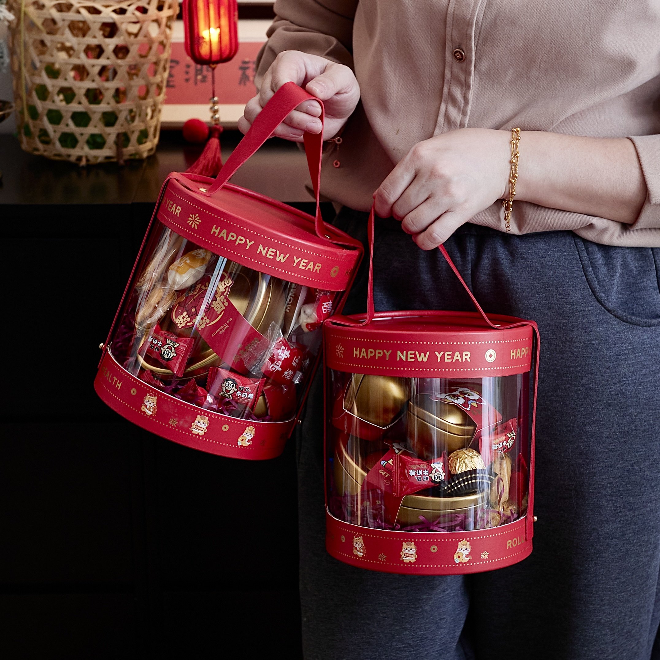 新年包装盒透明抱抱桶烘焙手提牛轧糖奶枣雪花酥曲奇饼干糖果礼盒