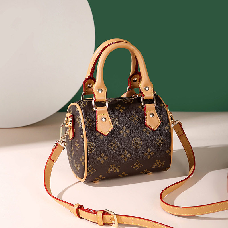 真皮波士顿枕头包女夏季