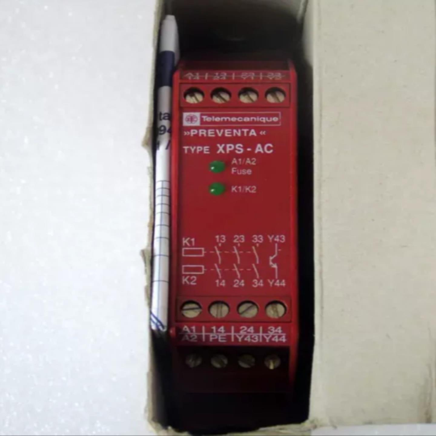 安全继电器XPSAC3721