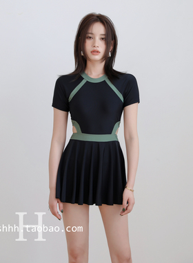 大牌学生运动小胸连体裙式学游泳衣女显瘦遮肚保守露背温泉泳装