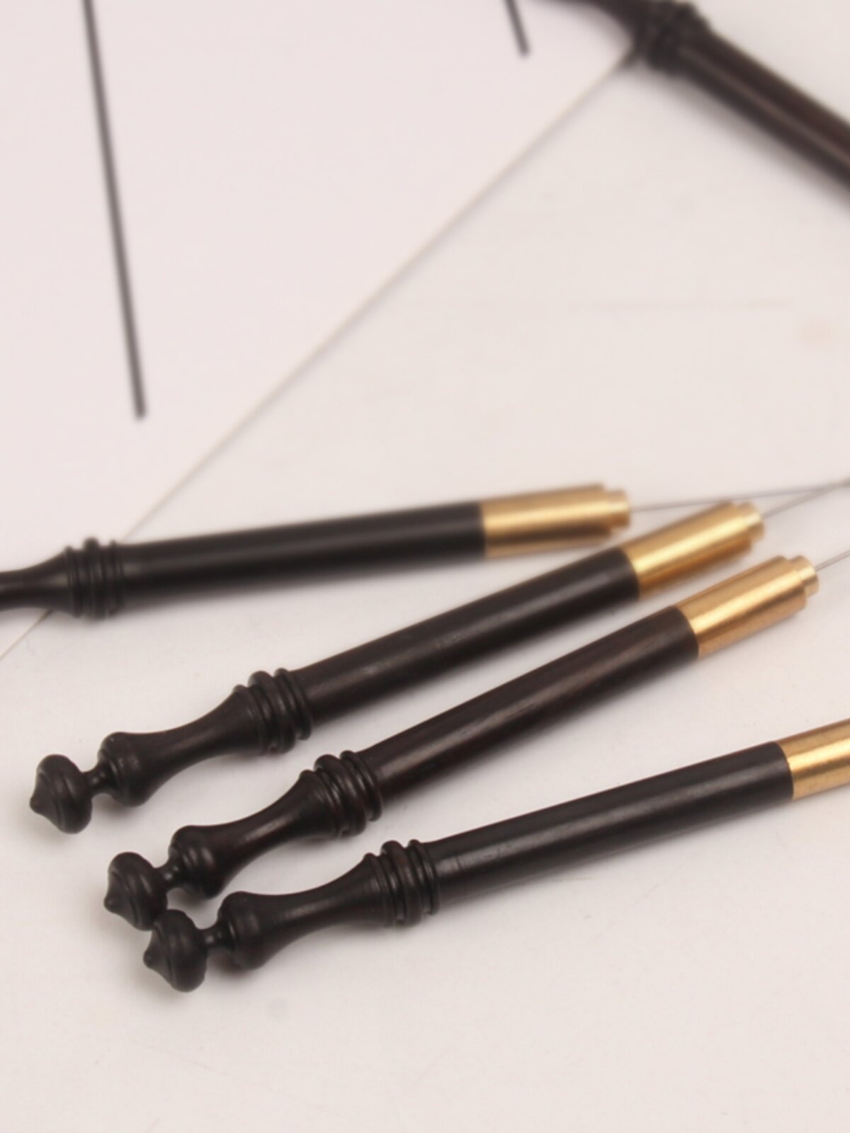 엘크씨는 인도 크로셰 뤼네빌 크로셰 레사주 자수 크로셰 후크 4개 사양을 수입합니다