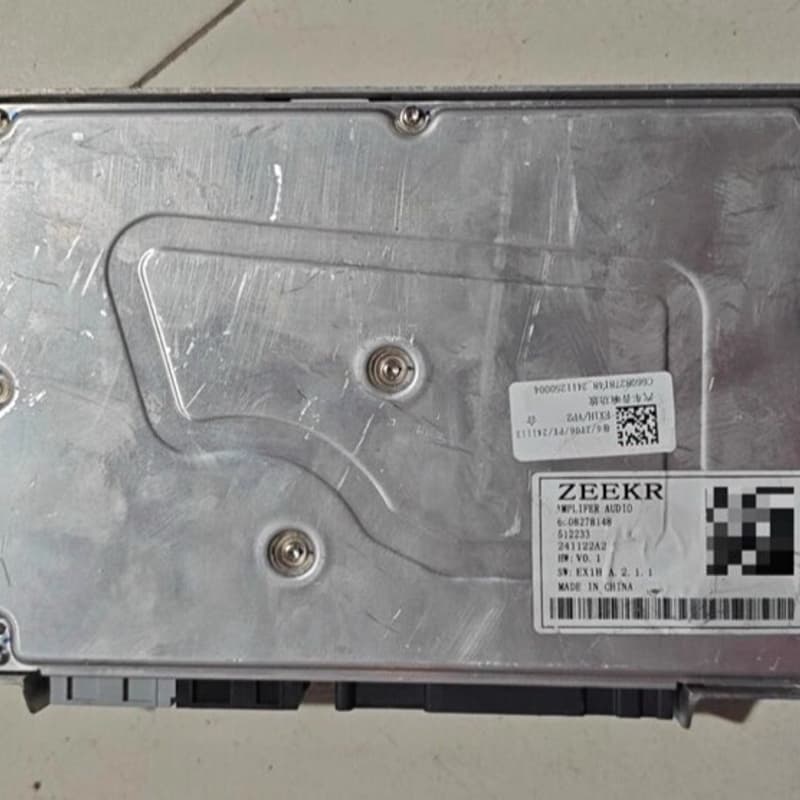 极氪9X音响功放 原装拆车 针脚完好无进水--议价商品