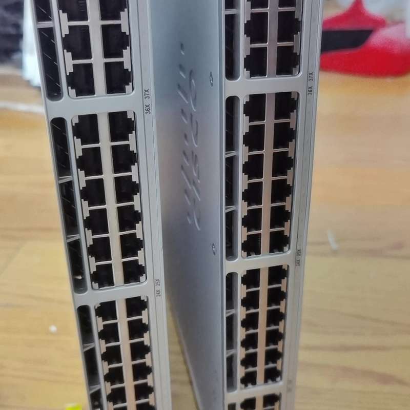 思科 Cisco C9300-48T-A 二手交换机，功--议价商品