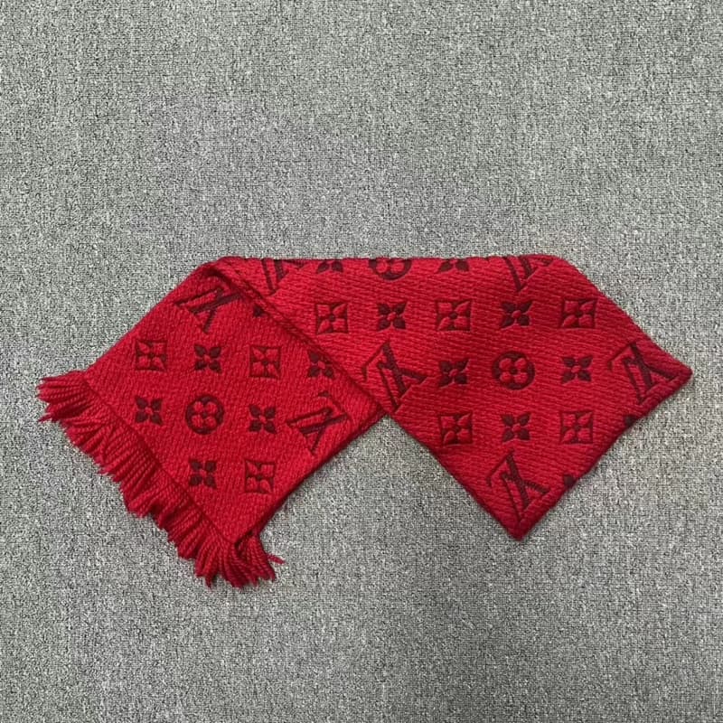 Louis Vuitton lv 红色满印围巾--议价商品