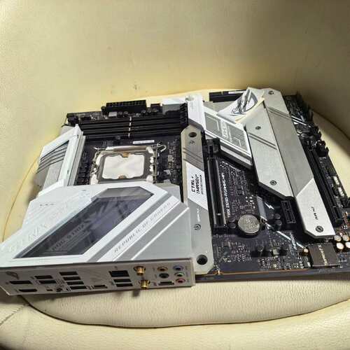 华硕ROG STRIX Z690-A GAMING WIFI--议价商品
