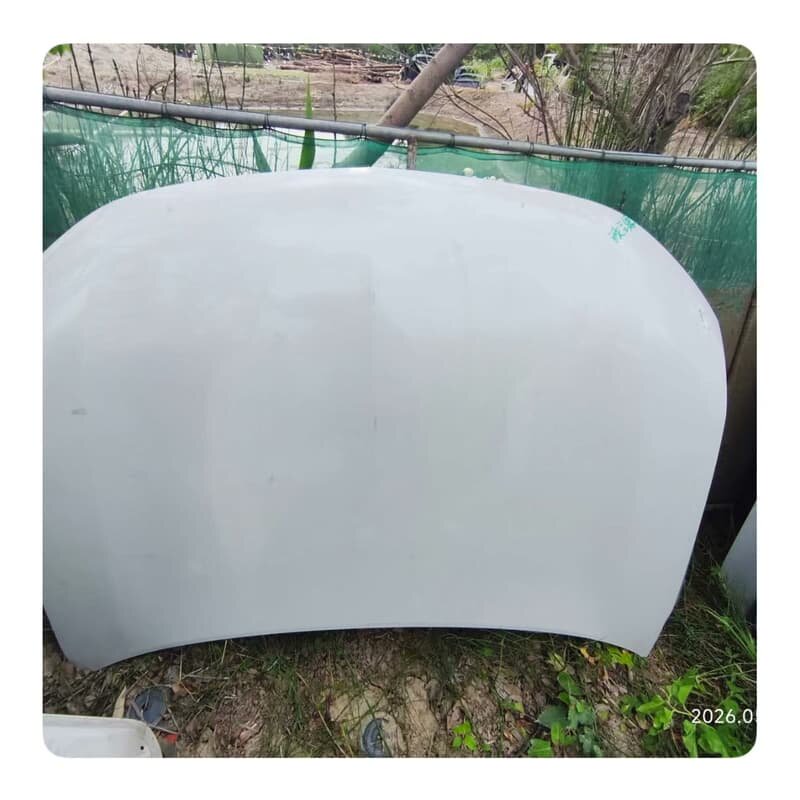 欧蓝德原厂机盖，白色拆车件，结构完整，原车漆，成色还可以，有