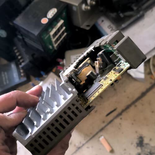 富士伺服驱动器 RYB201S3-VBC-Z5，200W，拆--议价商品