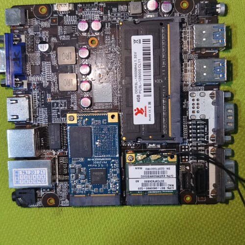 工控小主板，型号I3-4005U，配备128GB固态硬盘和4--议价商品