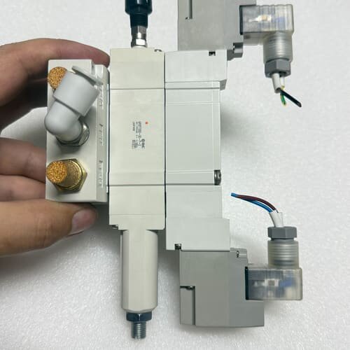 SMC电磁阀SY7340-5DZ-02+减压阀ARBY700--议价商品
