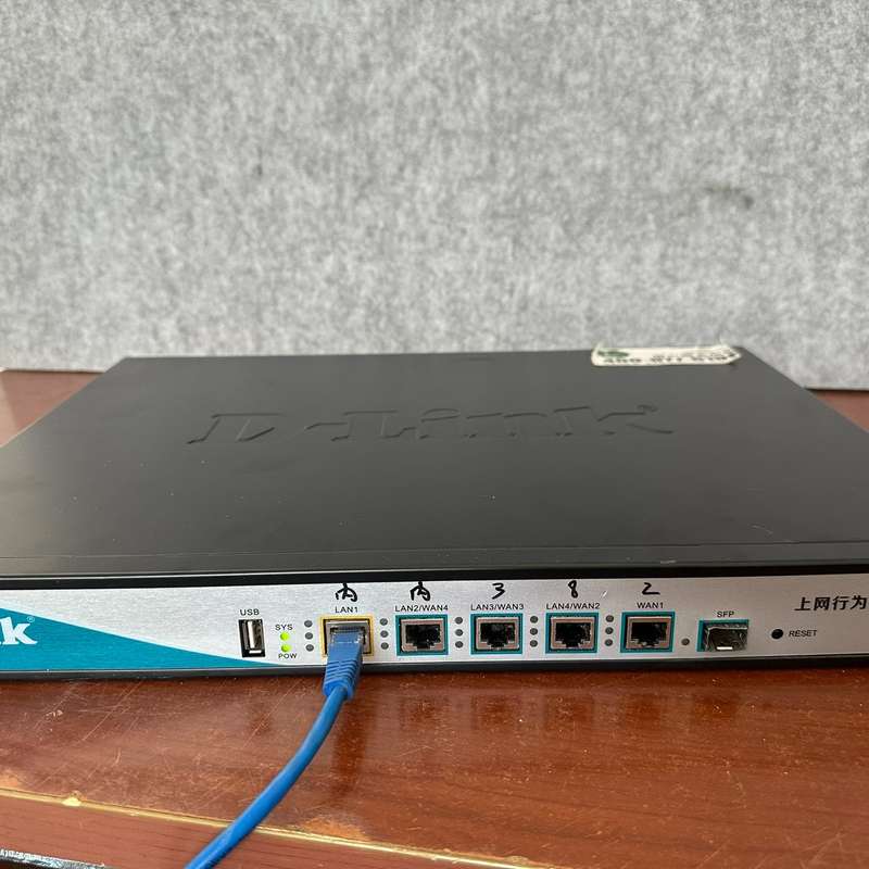 dlink di8500 行为管理路由器，带机人数500人。--议价商品