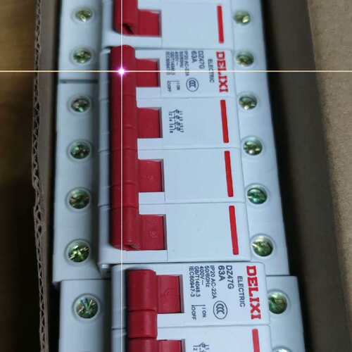德力西开关:DZ47G 4P63A有3个，DZ47SC 1P--议价商品