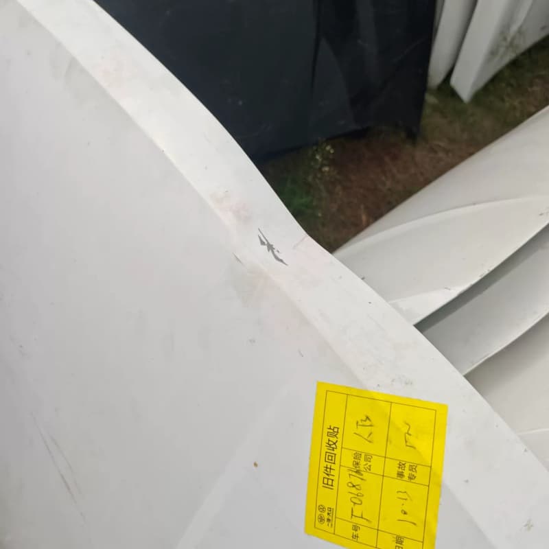 大众探岳机盖,原装拆车件,白色原漆。轻微使用痕迹,表面有小伤