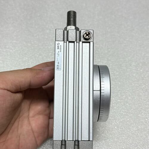 SMC旋转气缸MSQB20A 原装正品,实物拍摄,成色如图,--议价商品