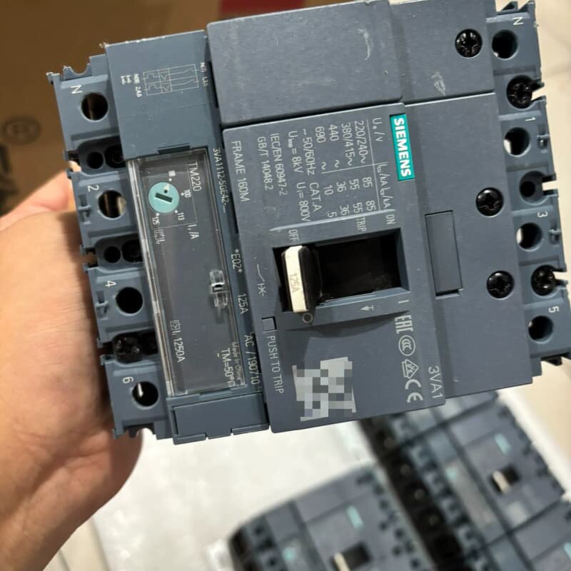 西门子3VA1112-5GE42塑壳断路器，160M系列4P--议价商品