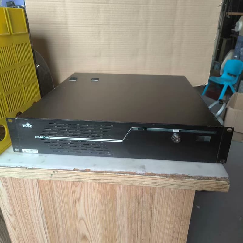 EVOC工控机IPC-8206E 实物图片 外壳轻微划痕--议价商品
