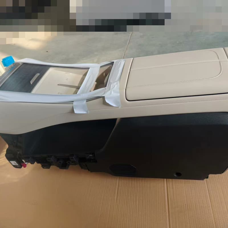 乐道L90中央通道马鞍总成 带和小屏幕--议价商品