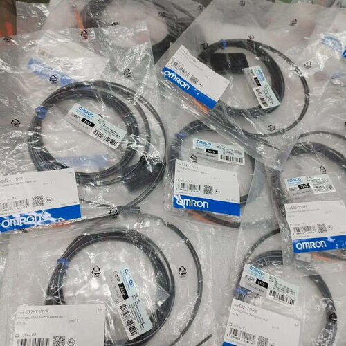 E32-T15YR光纤传感器，全新原装正品，实物图--议价商品