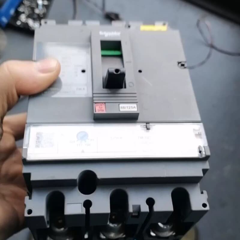 施耐德塑壳断路器CVS160F，3P 160A，690V，T--议价商品