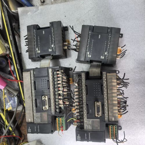 欧姆龙omRon PLC 两组，型号：CP1H-XA40D--议价商品