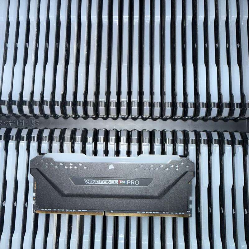 海盗船VENGEANCE RGB PRO内存条--议价商品