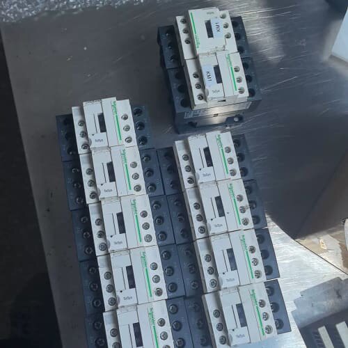 拆机成色好24V直流接触器LC1D25B7C数量9个，--议价商品
